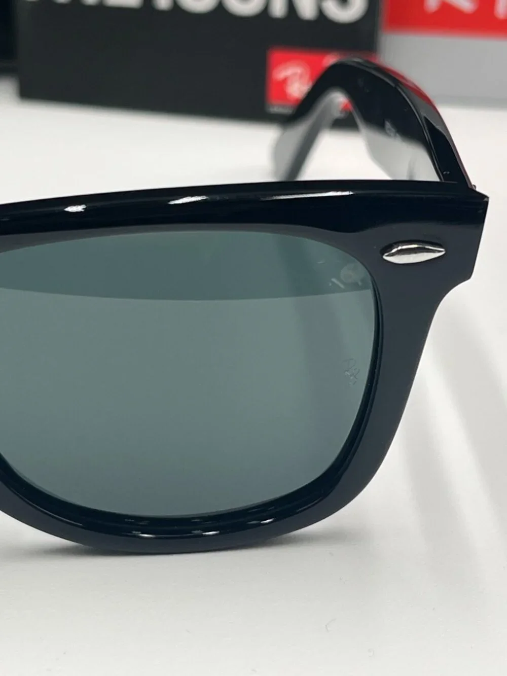 Ray-Ban Classic Wayfarer Sunglasses–Black Frame with Grey Lenses Unisex 50mm